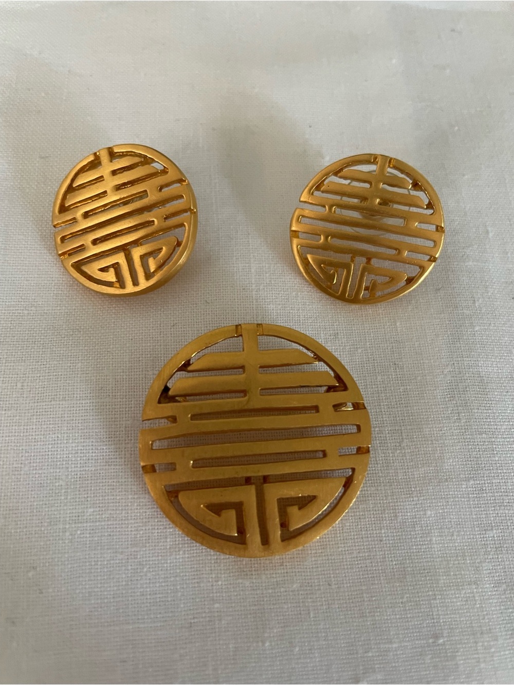 Vtg TBM Gold Tone Chinese Shou Symbol Brooch with Matching Post Earrings Runway